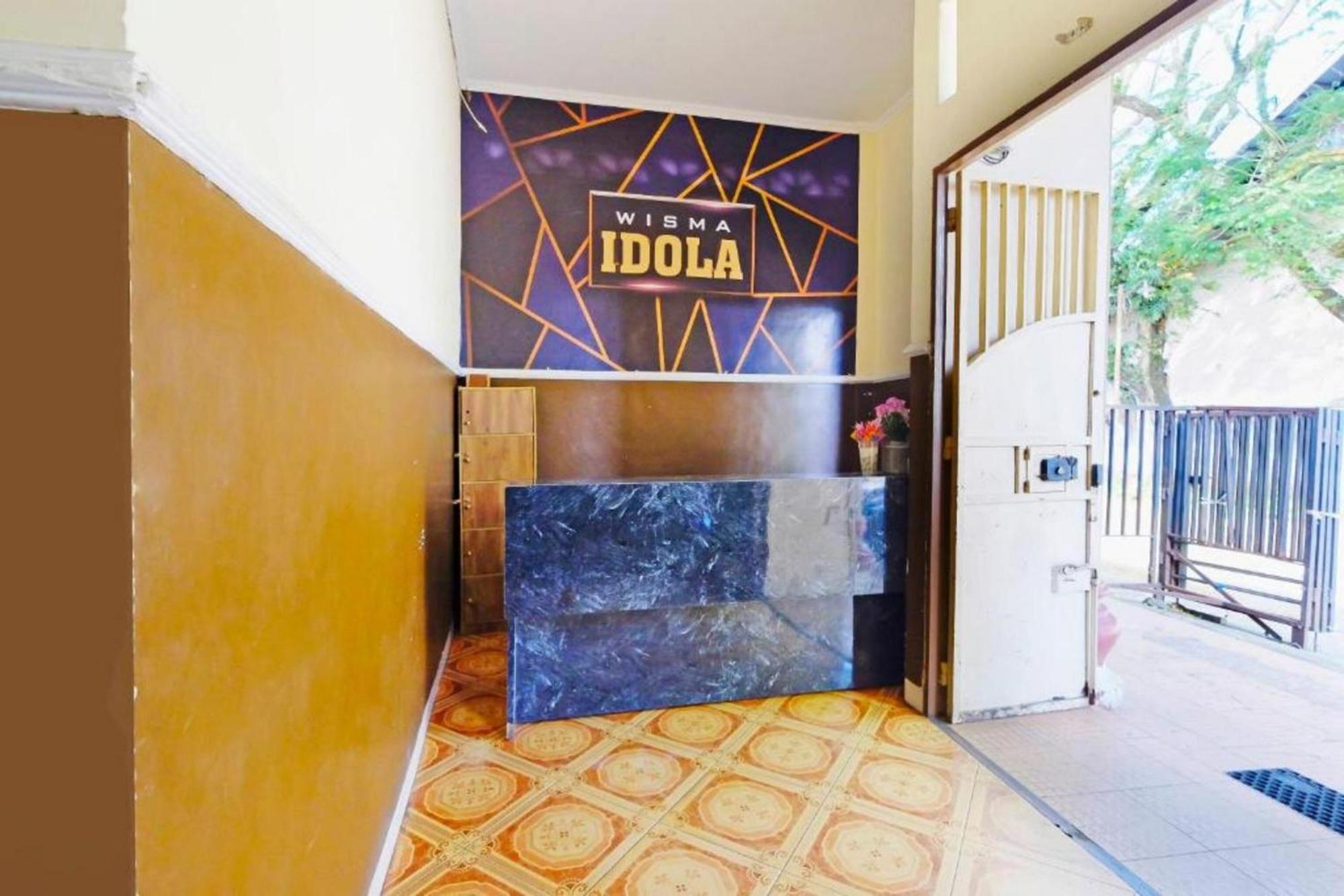 Wisma Idola Palopo Bagian luar foto