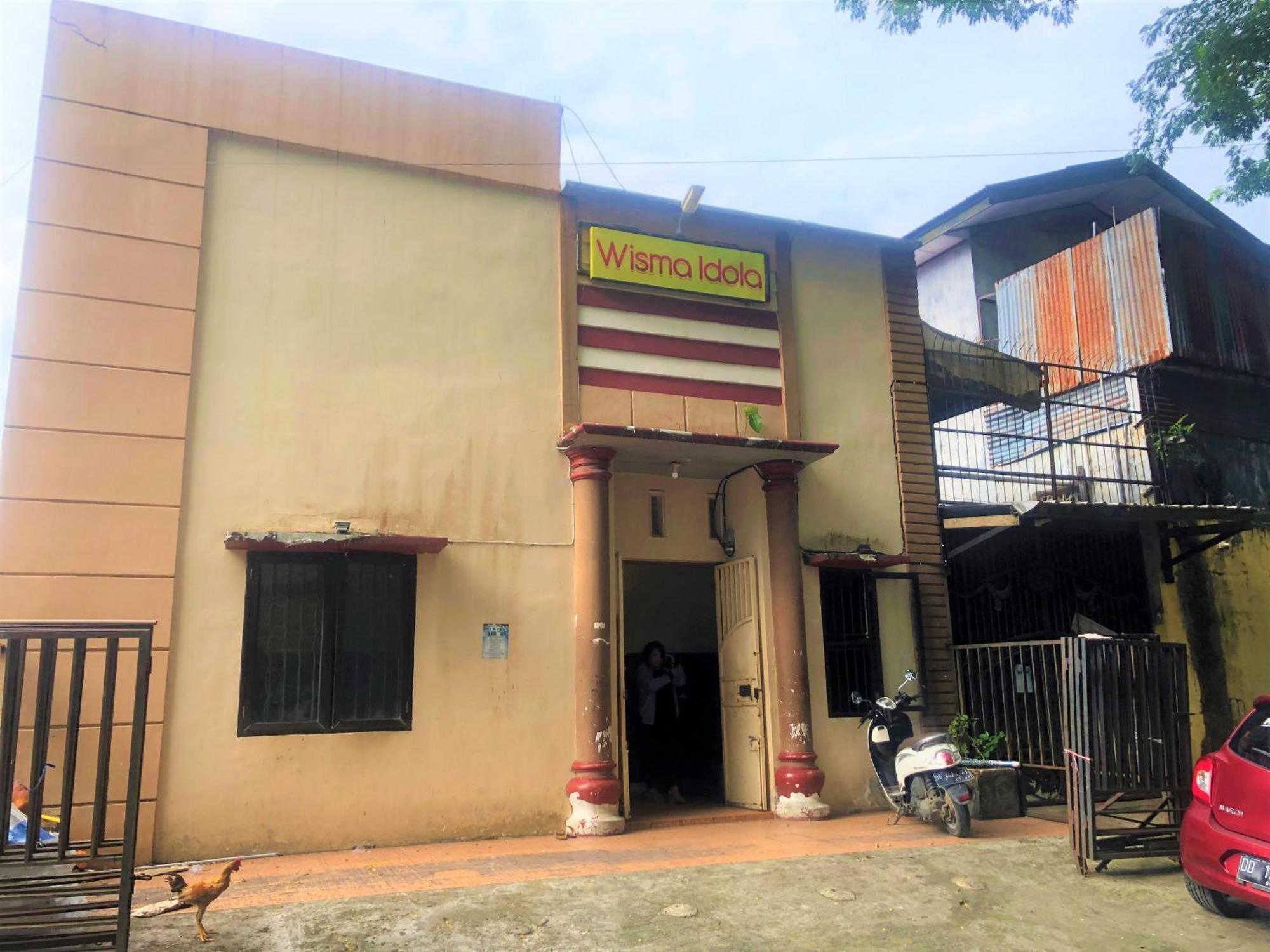 Wisma Idola Palopo Bagian luar foto