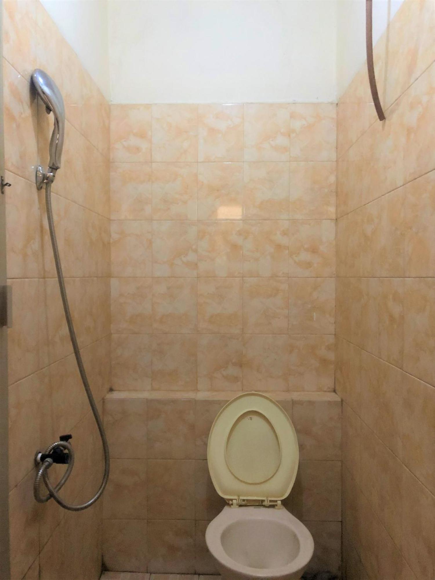 Wisma Idola Palopo Bagian luar foto