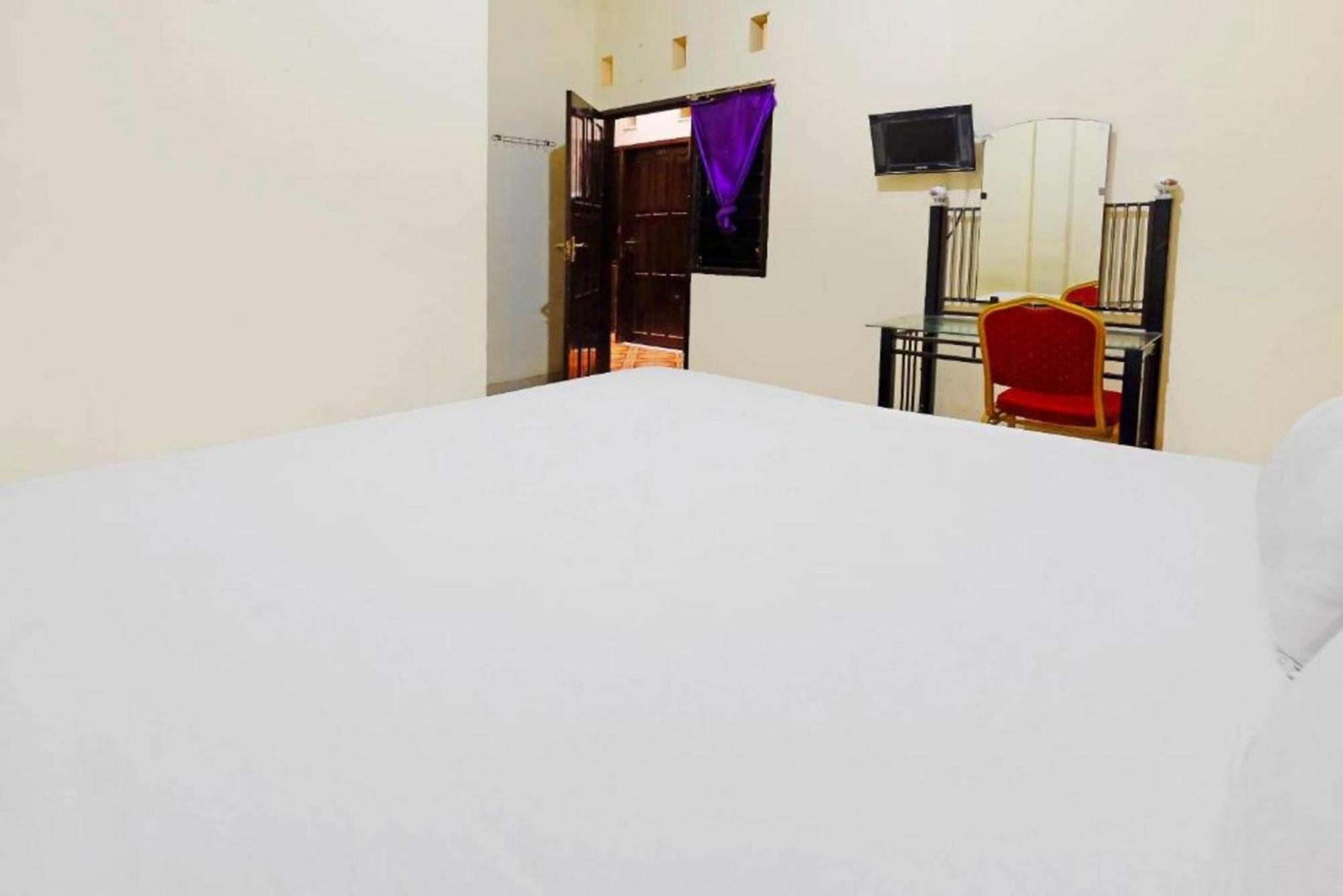 Wisma Idola Palopo Bagian luar foto